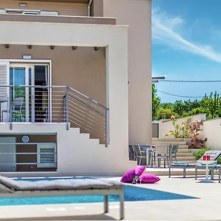 Modern In Salakovci With Private Pool Stalije